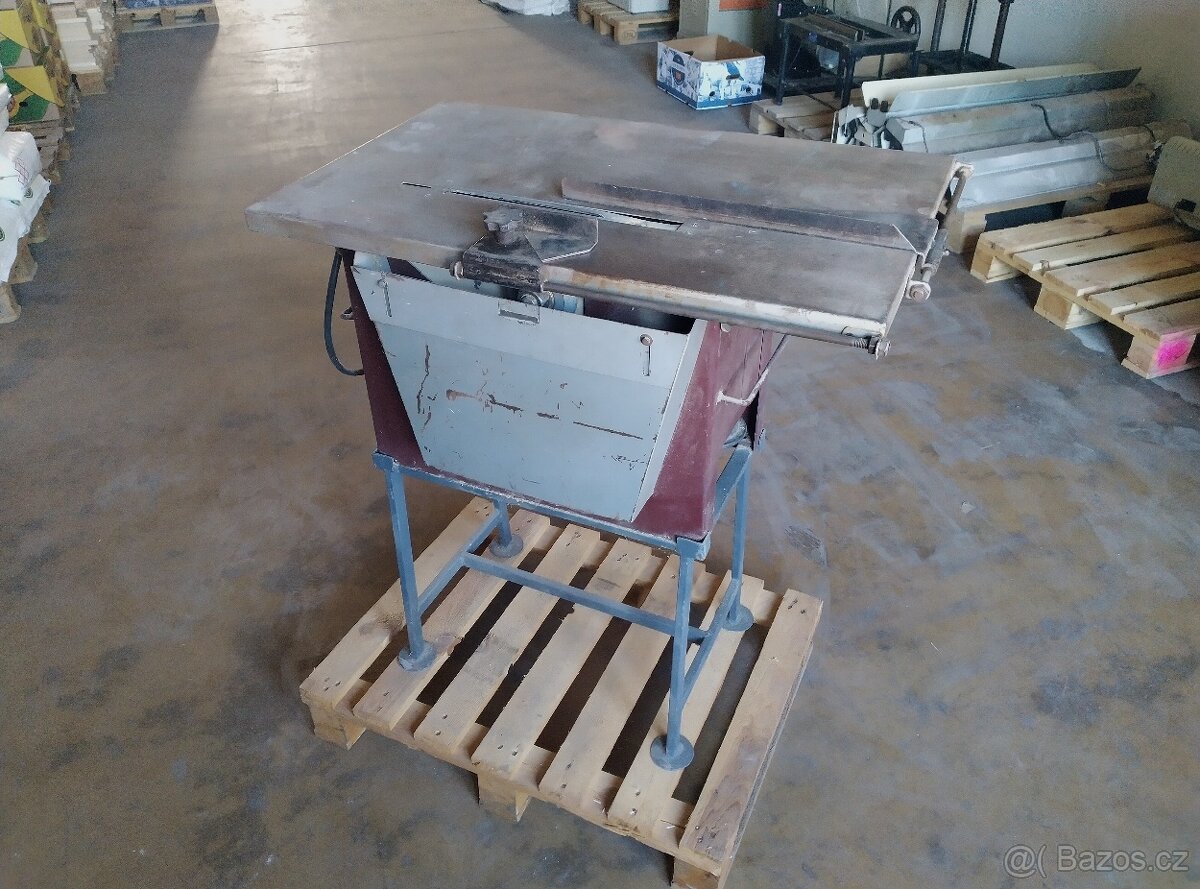 Formátovací pila UP300