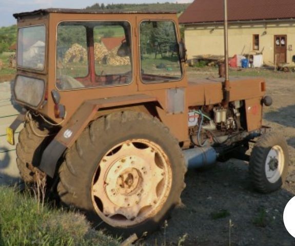 Rumunský Traktor UTB