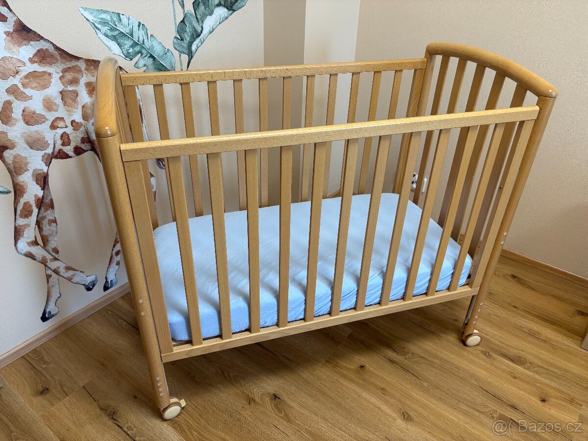 Dětská postýlka s matrací