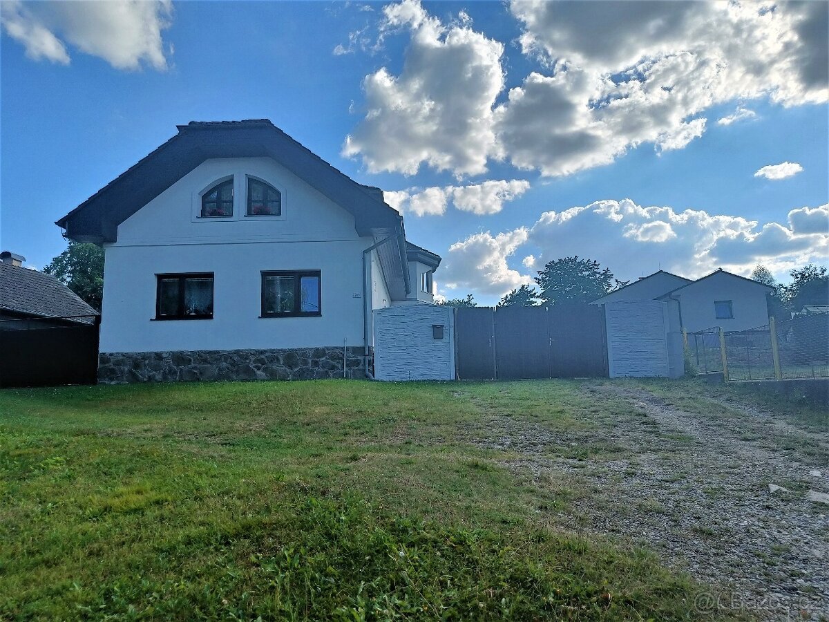 Prodej rodinného domu 240 m², pozemek 967 m²
