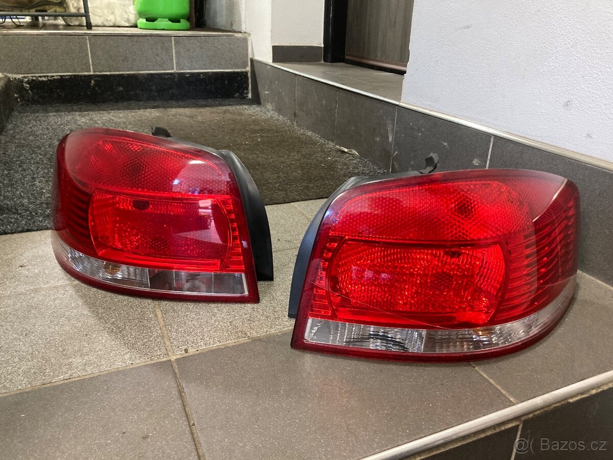 Audi A3 8P zadní světlomety kompletní origo