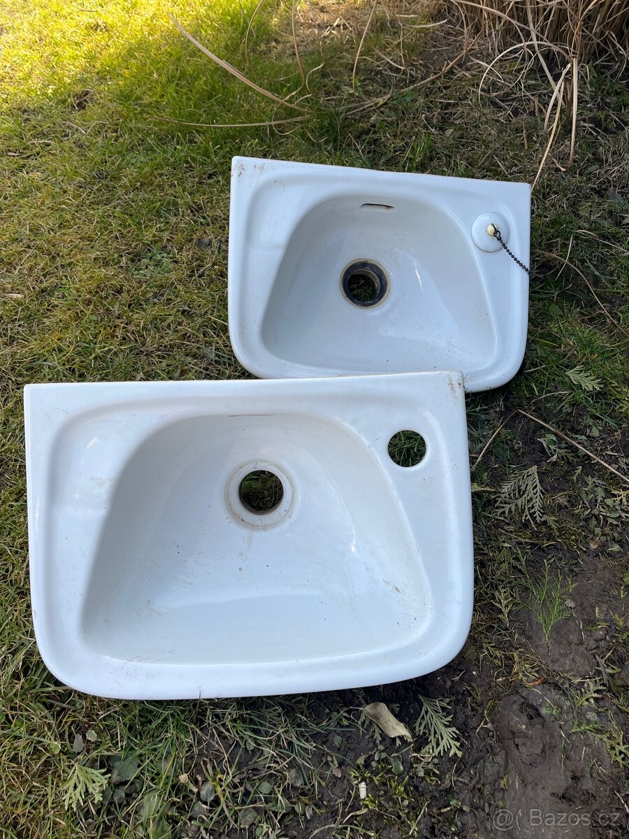 Umyvadla 2x stejné