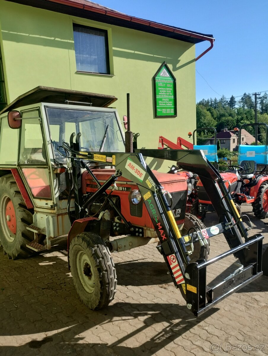 Čelní nakladač AM30 E