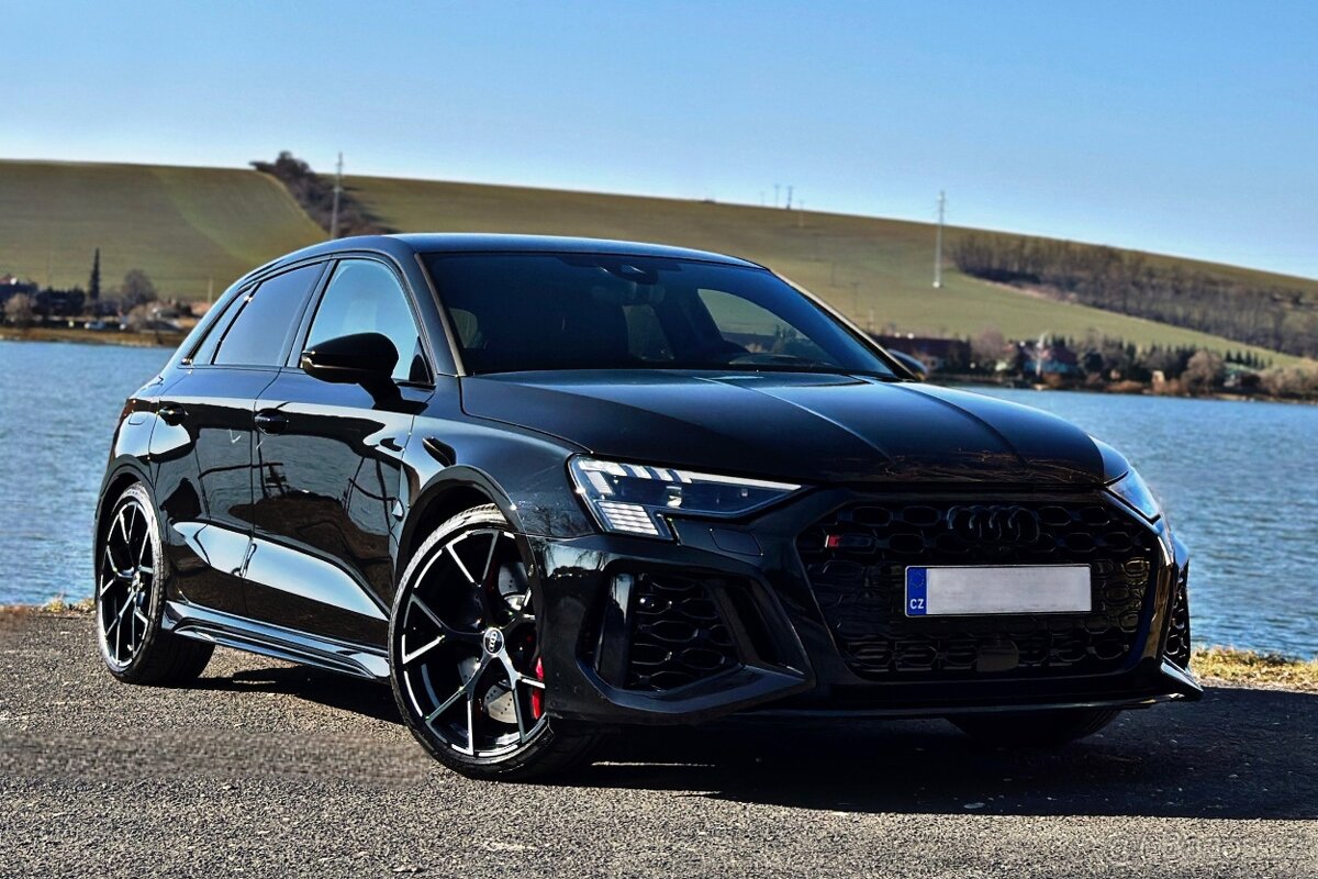 Audi RS3, TOP stav, s bohatou vybavou