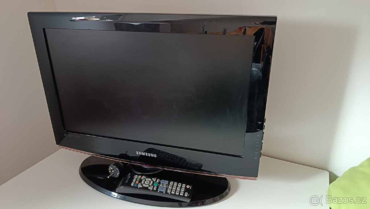 Samsung LE22B450C4W televize
