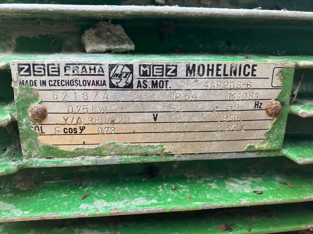 Elektromotor 4AP90S-6 0,75kW 940ot