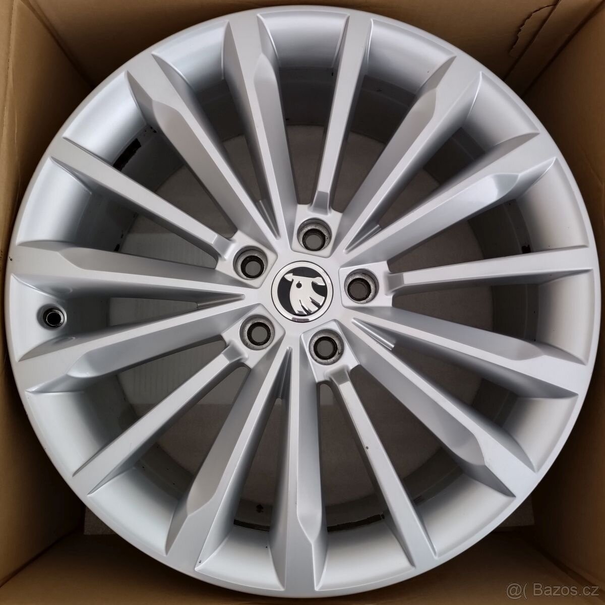 Alu kola Trinity 19" Superb III
