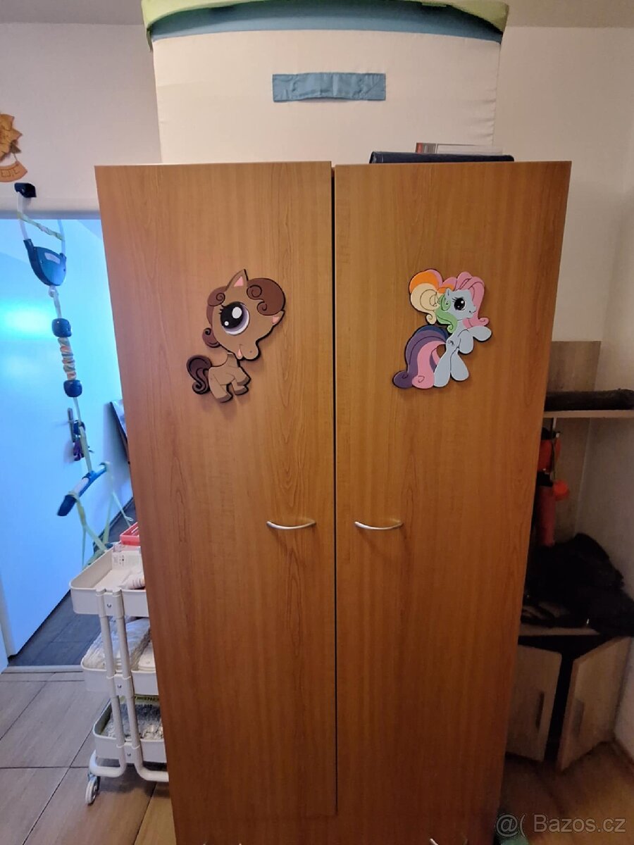Skříň