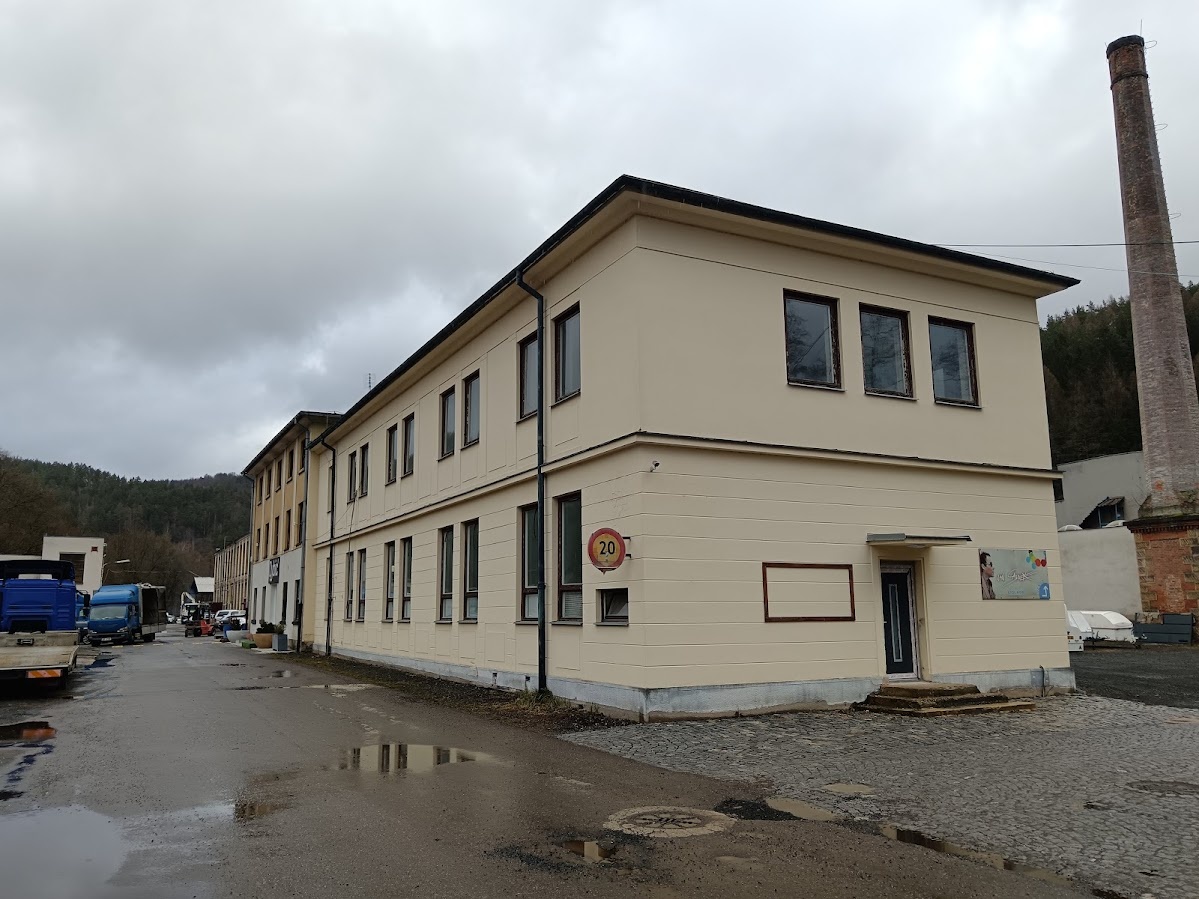 Pronájem skladových , výrobních prostor100 m2