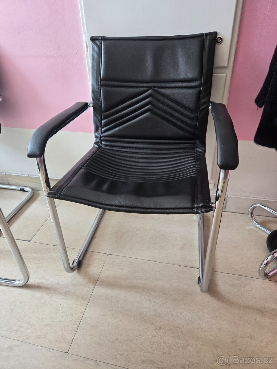 Kožená konferenční křesílka