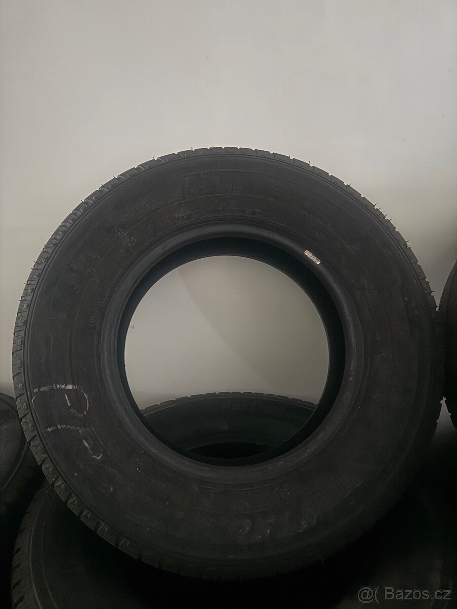 Letni 225/70 r15c
