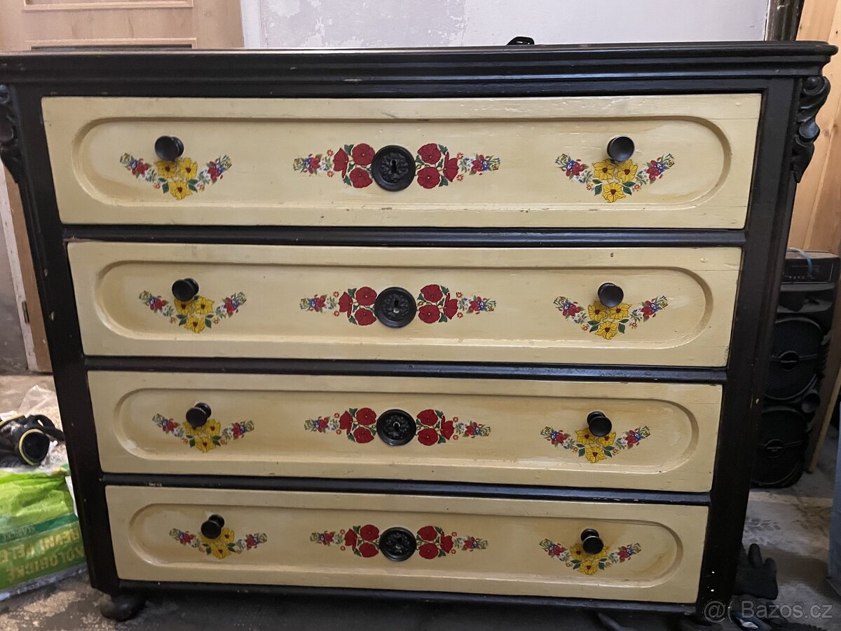 Retro malovaná komoda