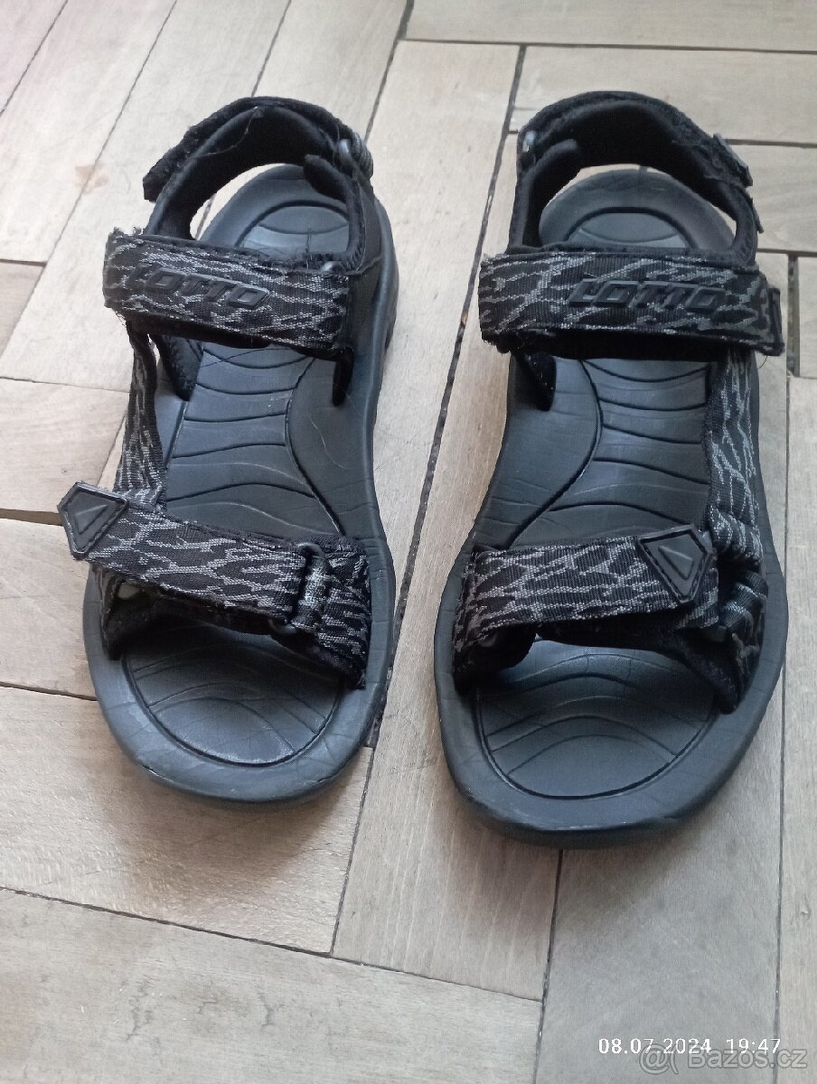 Prodáme značkové sandále .Top stav.