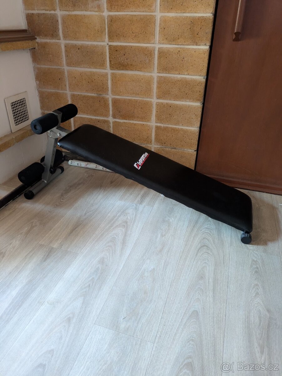 Posilovací lavice na břicho
