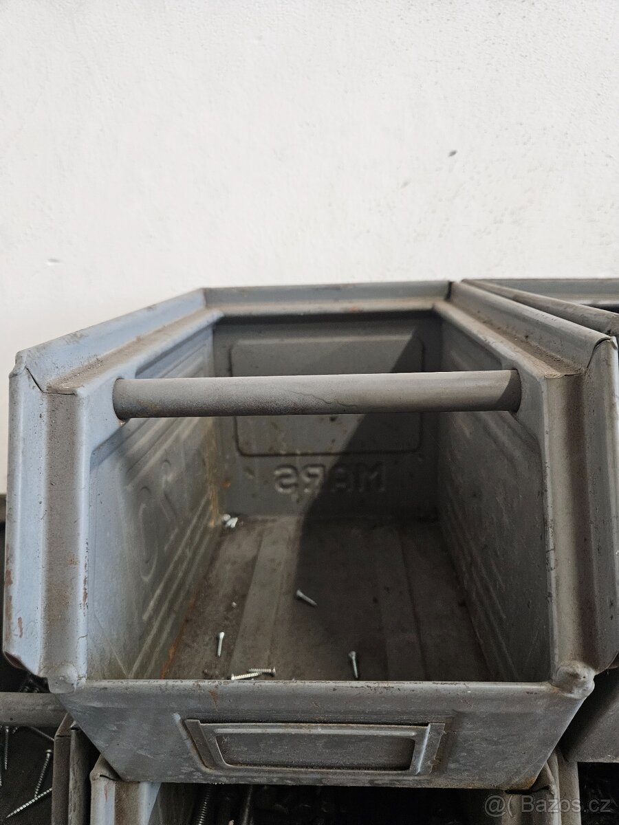 Plechový box