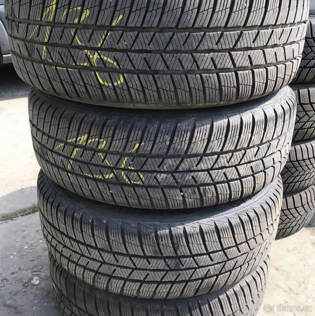 Prodám zimní pneumatiky (téměř nové) se vzorkem 6.5 mm. Více