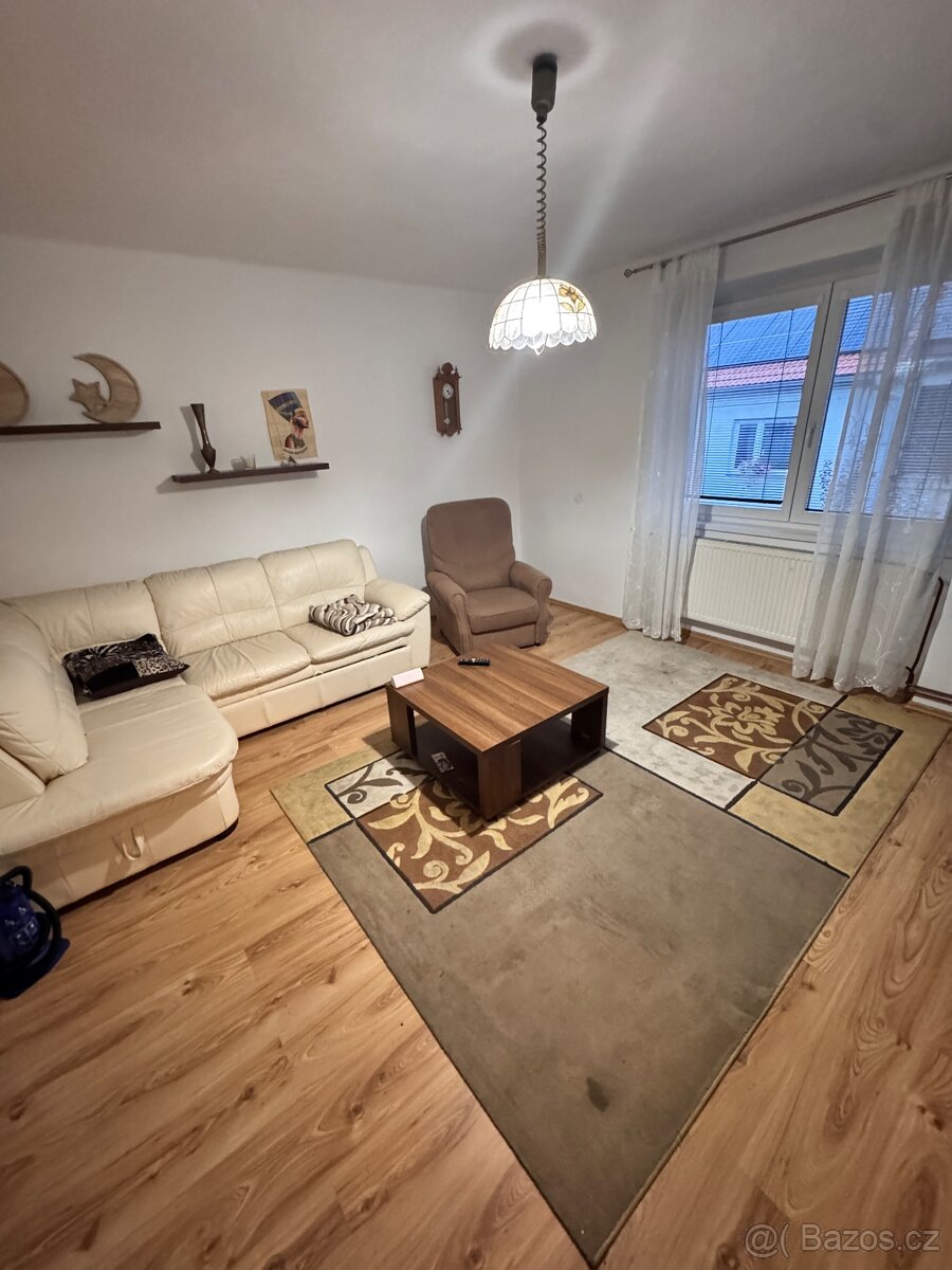 Pronájem samostaného neprůchozího pokoje