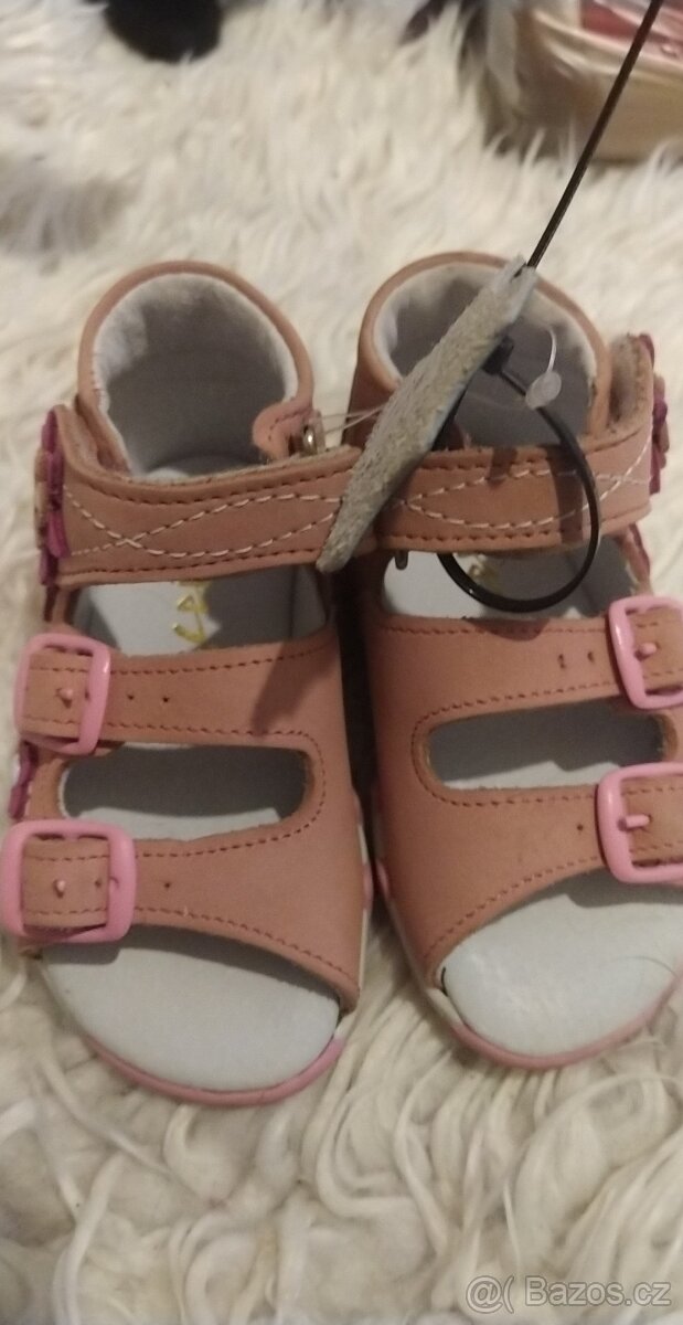 Dívčí sandály