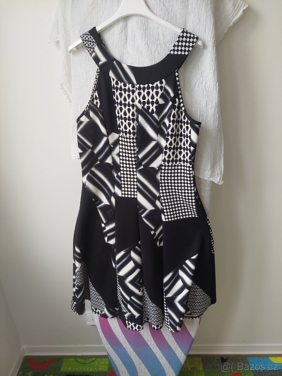 Společenské šaty černobílé 44