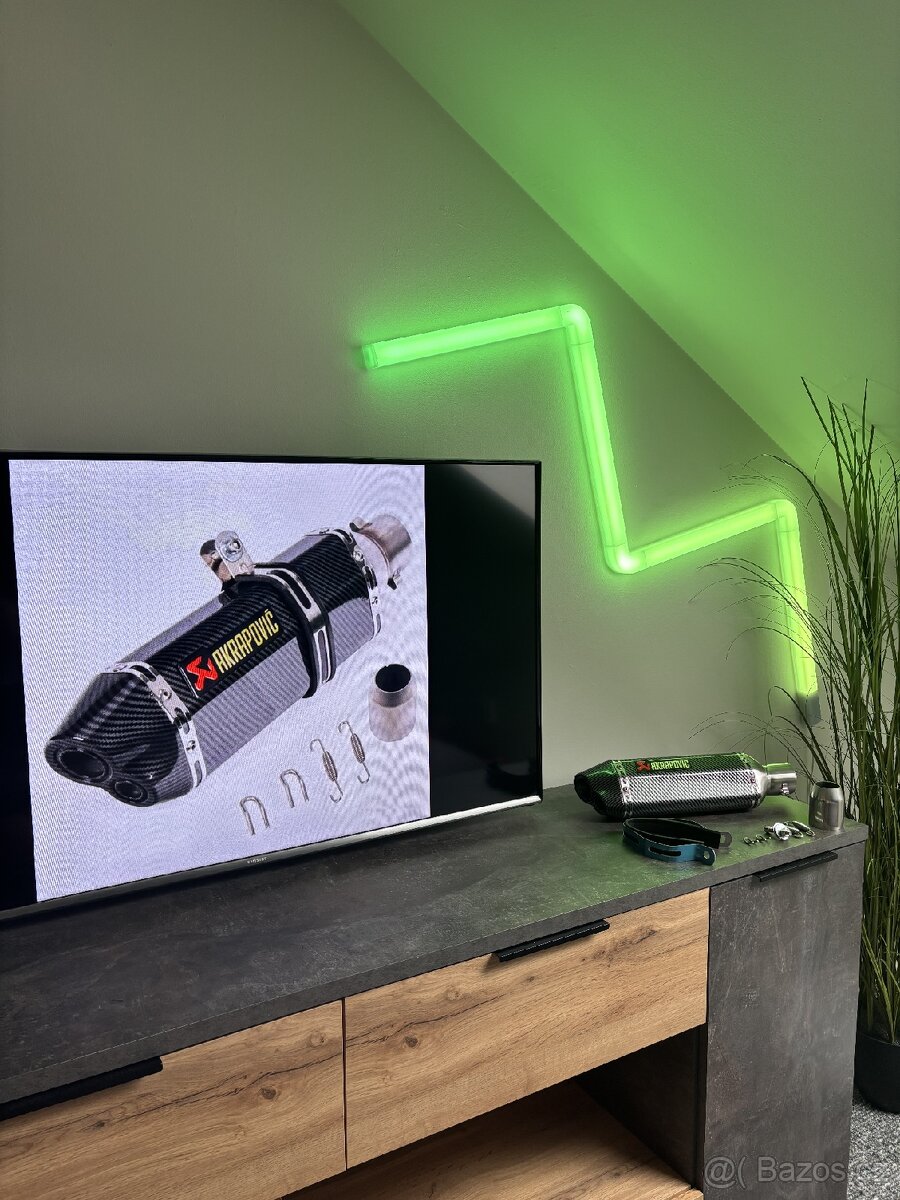 Koncovka výfuku na motorku Akrapovič 370 mm, dvojitý výstup