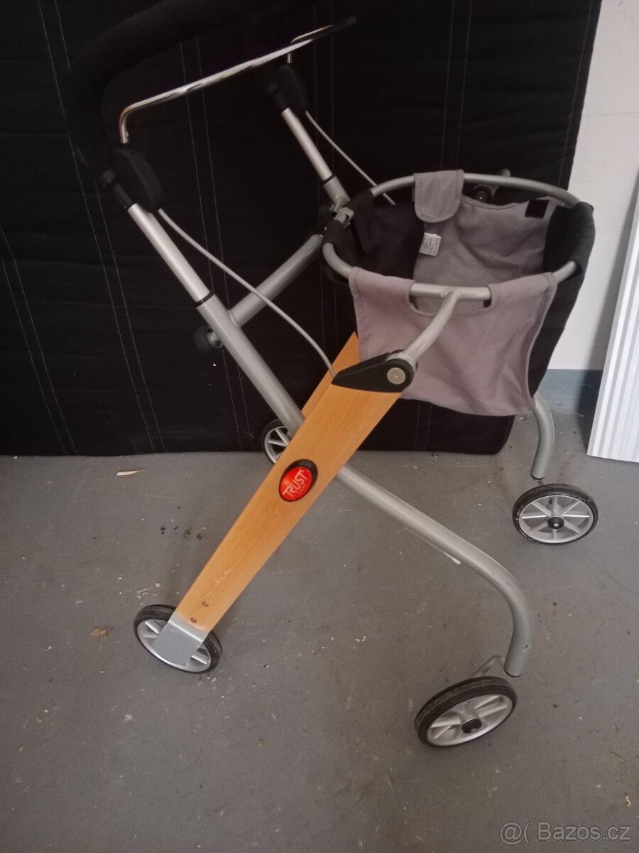 Invalidní vozík