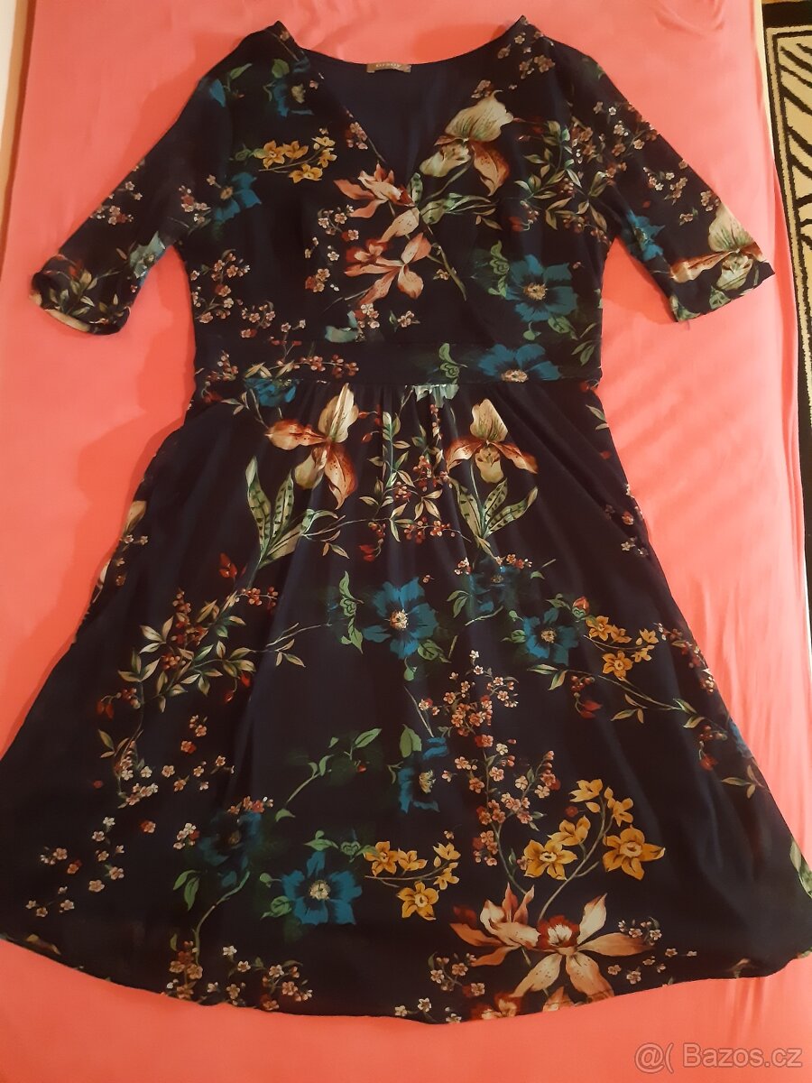 Modré květované šaty 42