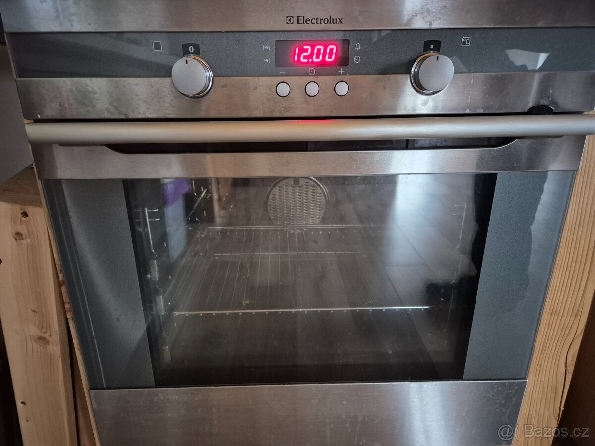 Vestavná trouba Elektrolux