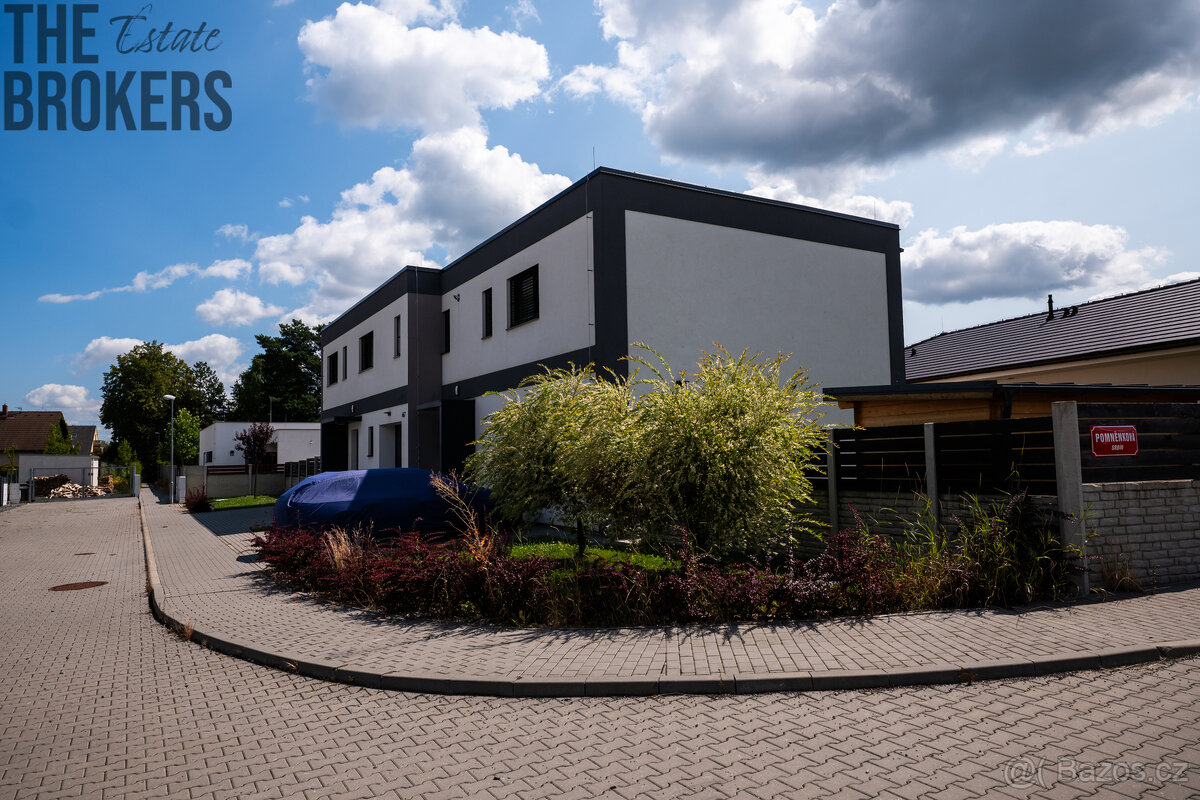 Prodej řadového rodinného domu 4+kk 126 m2, Mukařov, okres P