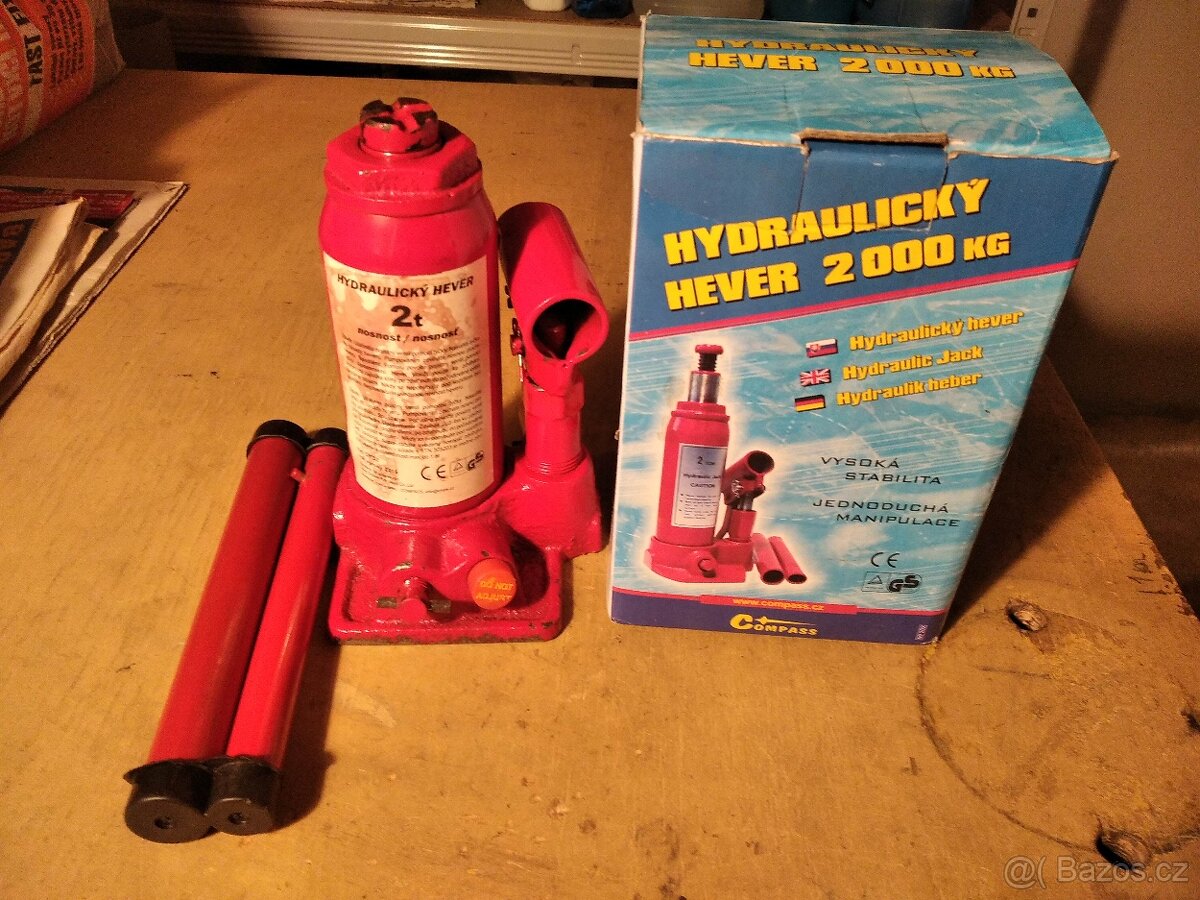 Hydraulický zvedák – panenka.