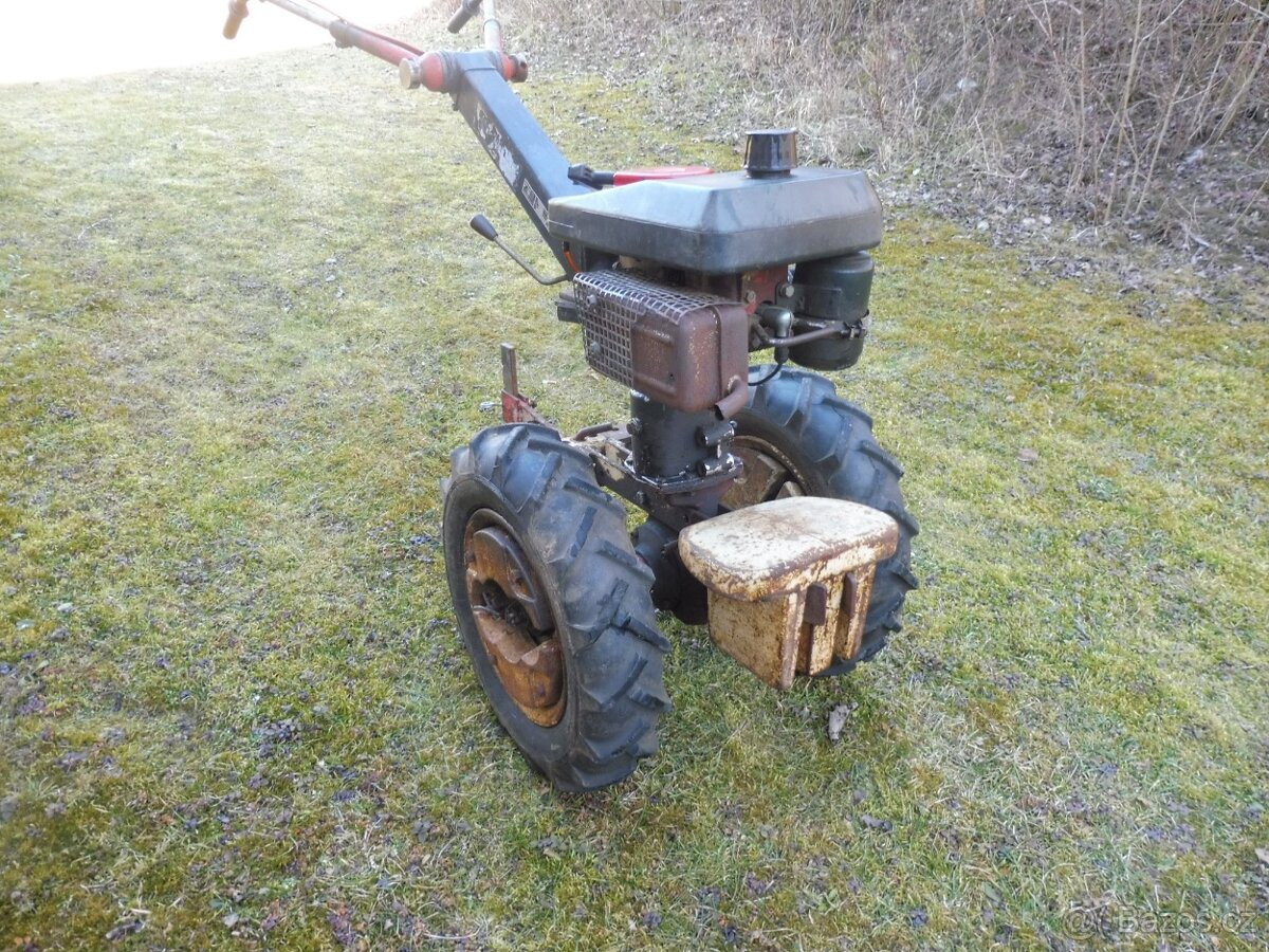 prodám malotraktor VARI s nářadim