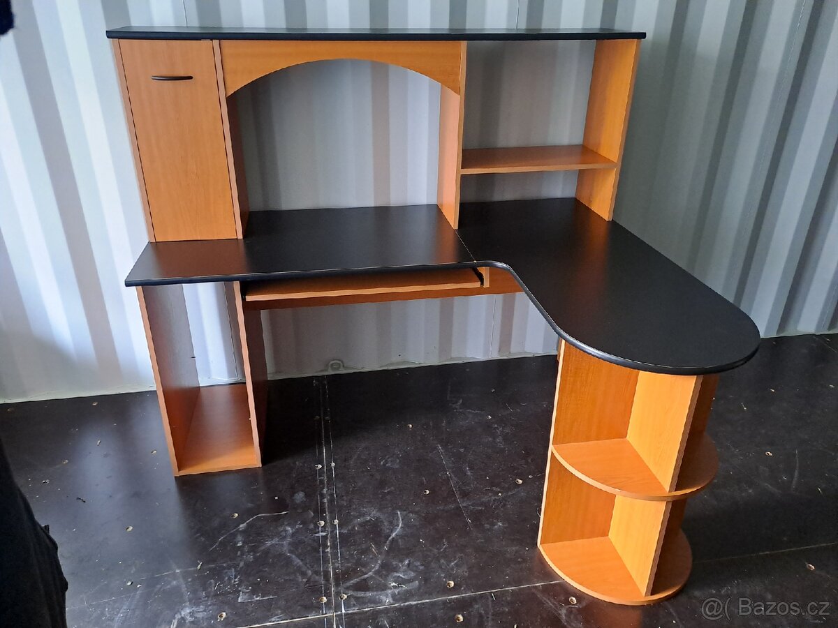 Pracovní psací stůl