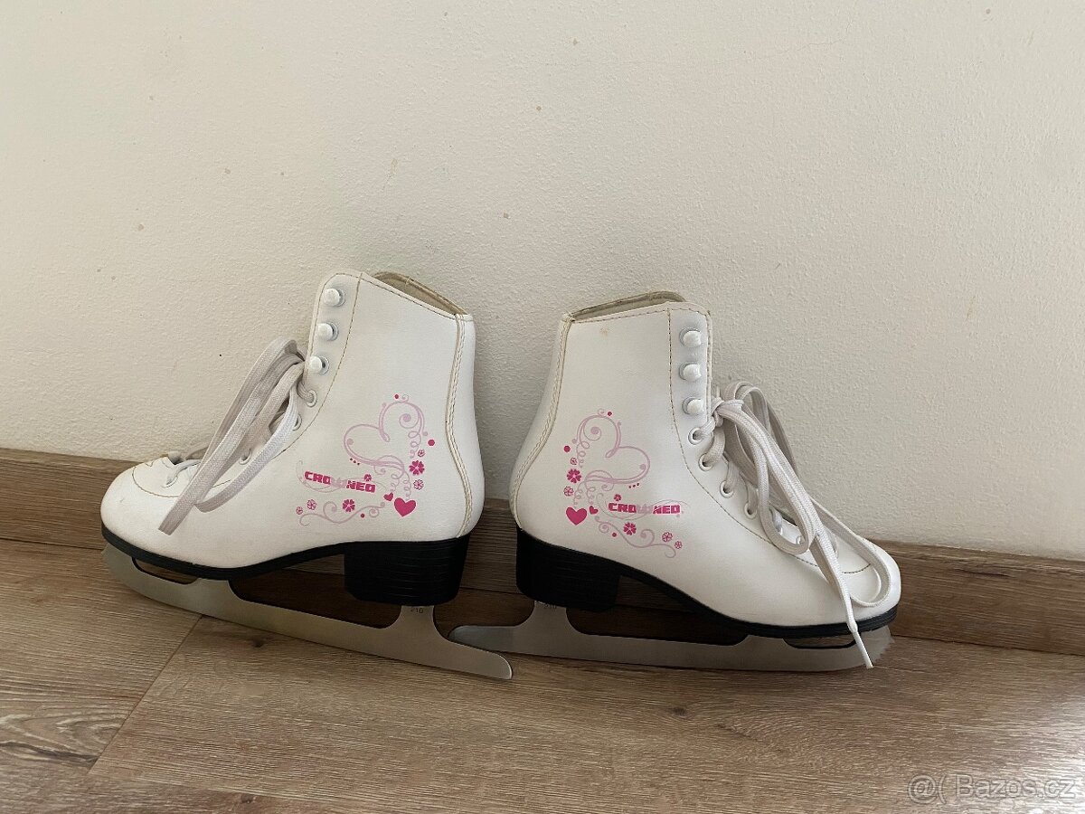 Dívčí lední brusle