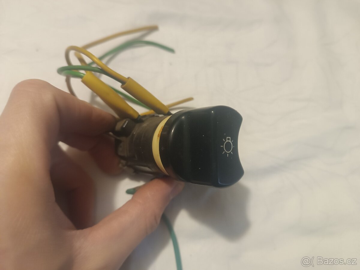 Spínač světel škoda 1203, 120?