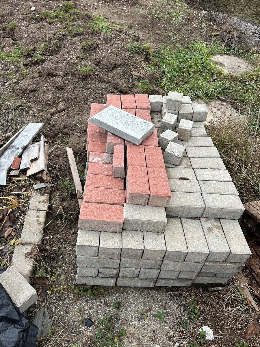 Zamkova dlazba cca 190ks