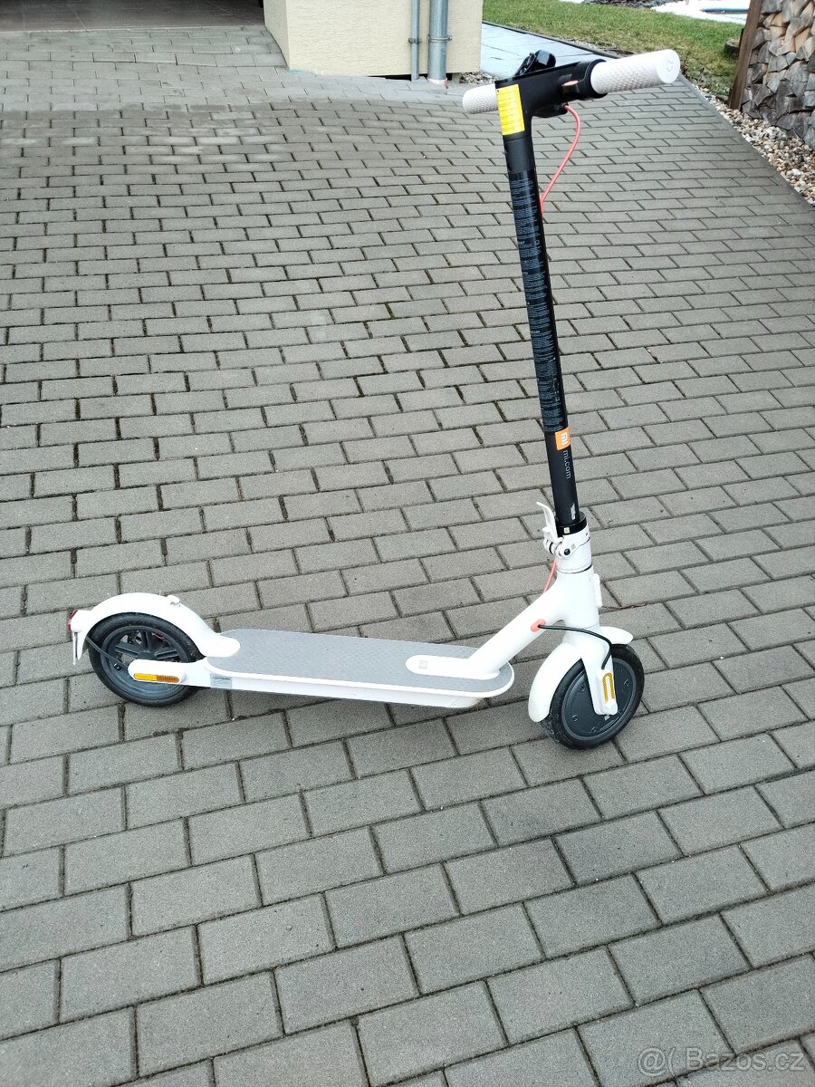 Elektrokoloběžka Xiaomi m 365