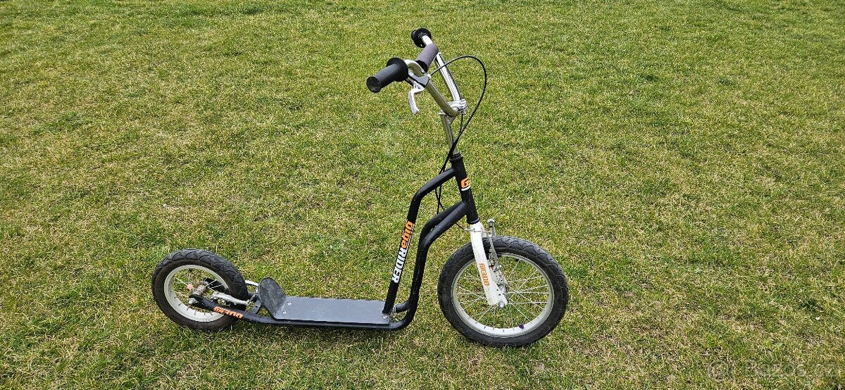 Koloběžka Intrea Giga Rider 300
