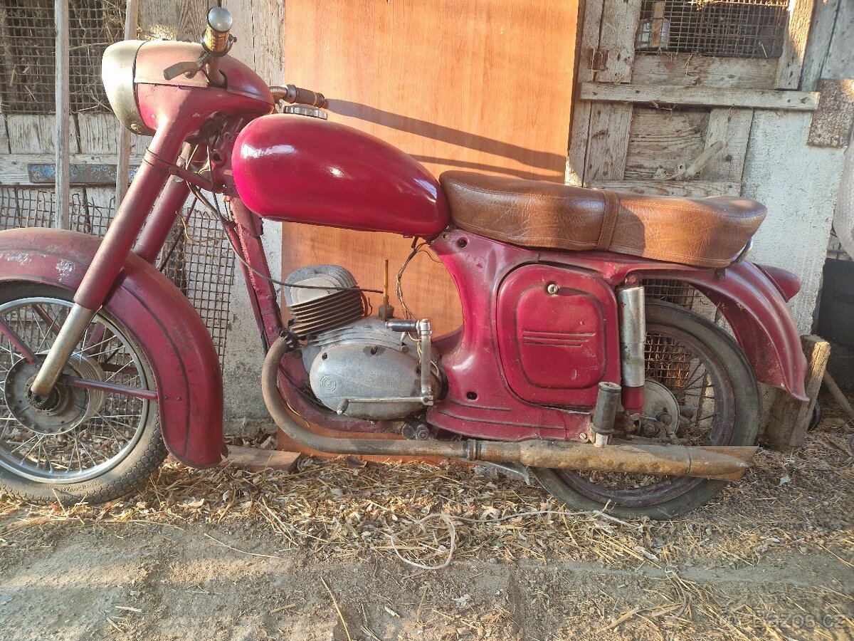 Mala kyvacka jawa 150