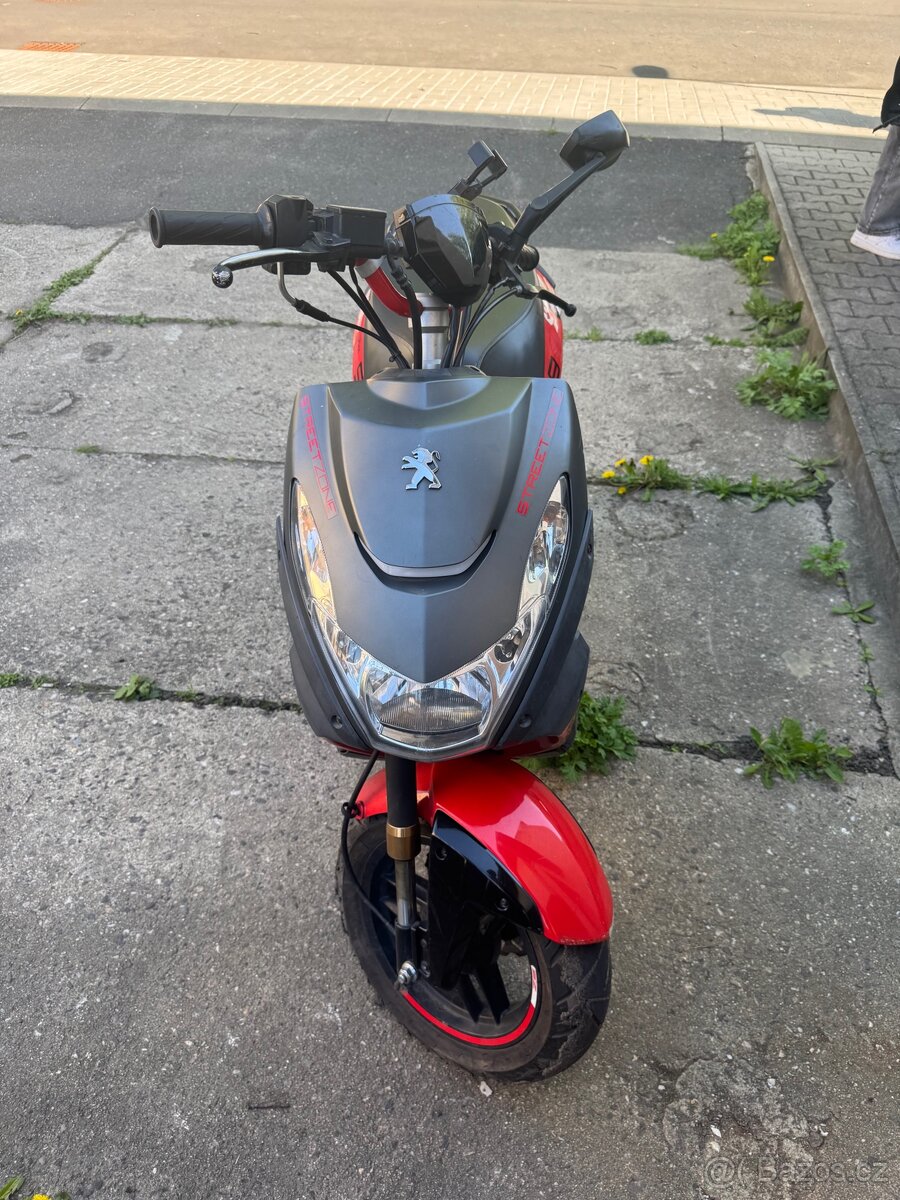 Skútr peugeot streetzone 50i 2019 2T zadřený, má papíry