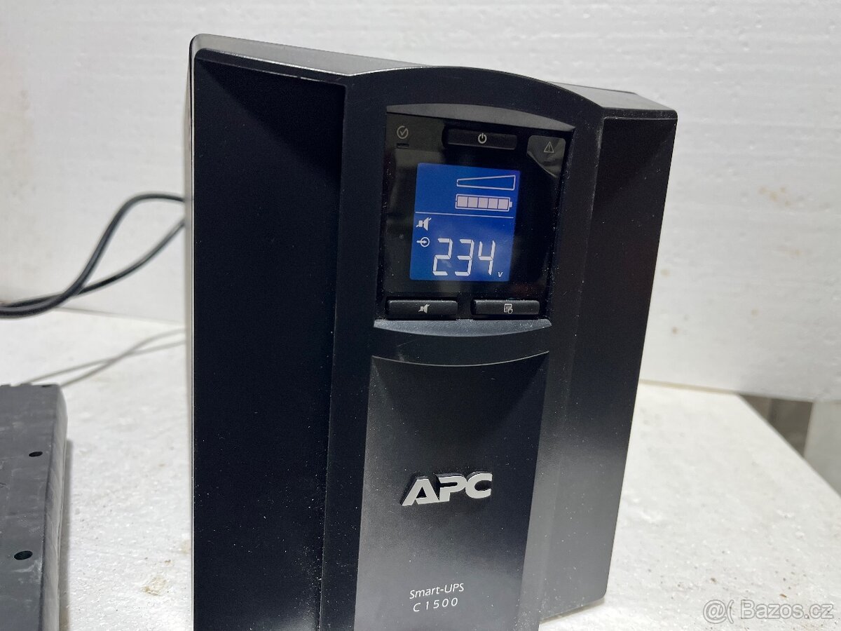 APC Smart-UPS C 1500VA LCD LAN