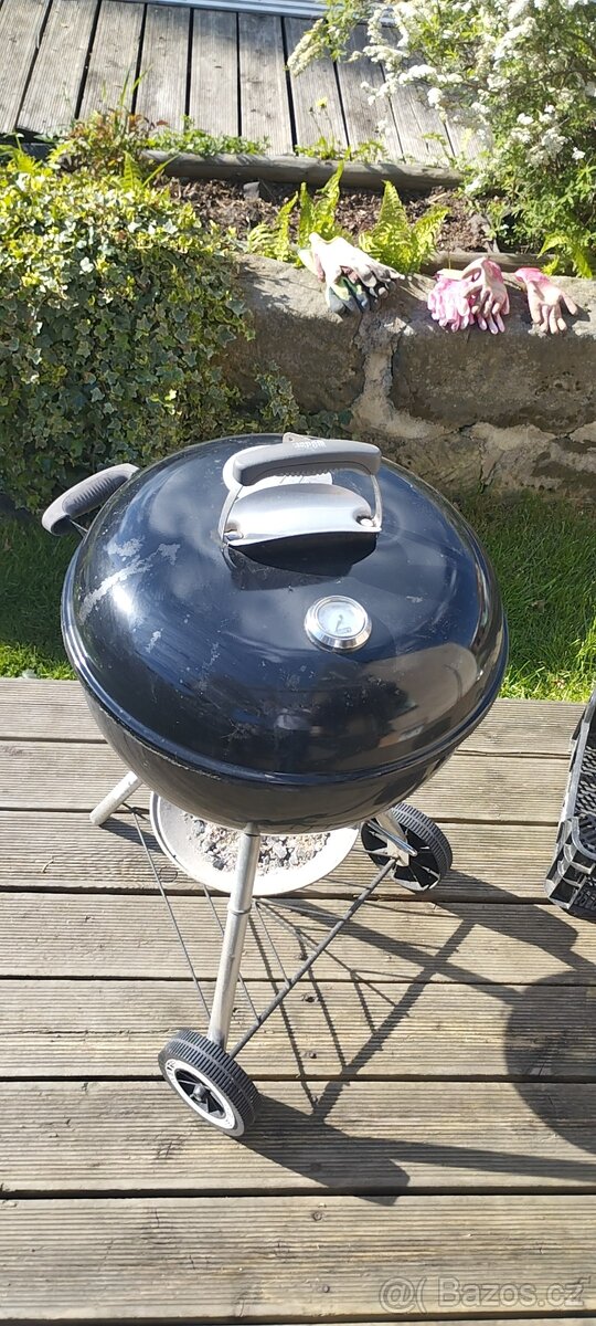 Prodám kotlový gril Weber