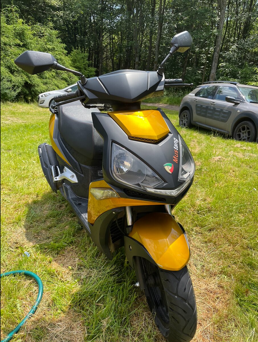 Skůtr 125ccm Capirelli Mustang, po GO motoru, nové pneu