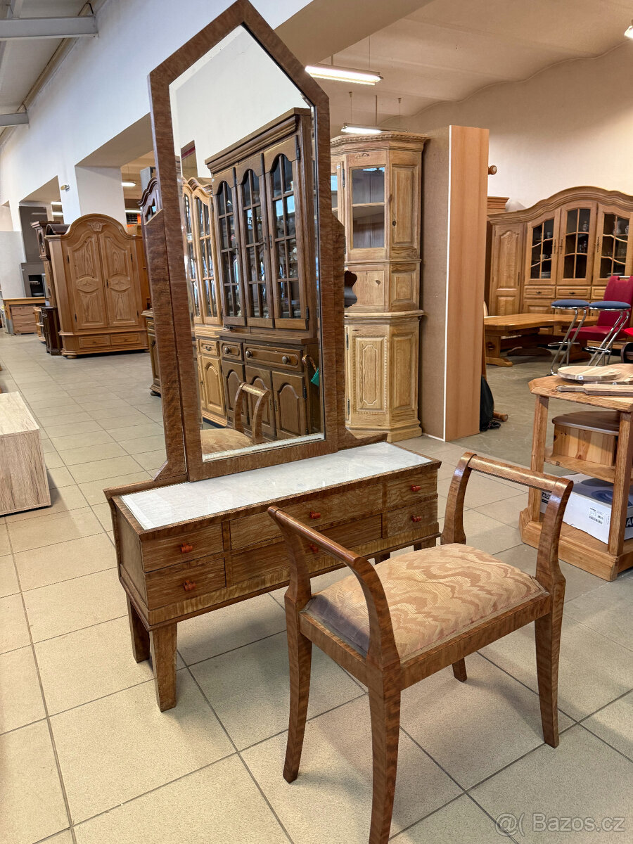 Art deco - toaletka se zrcadlem a pohodlnou stoličkou