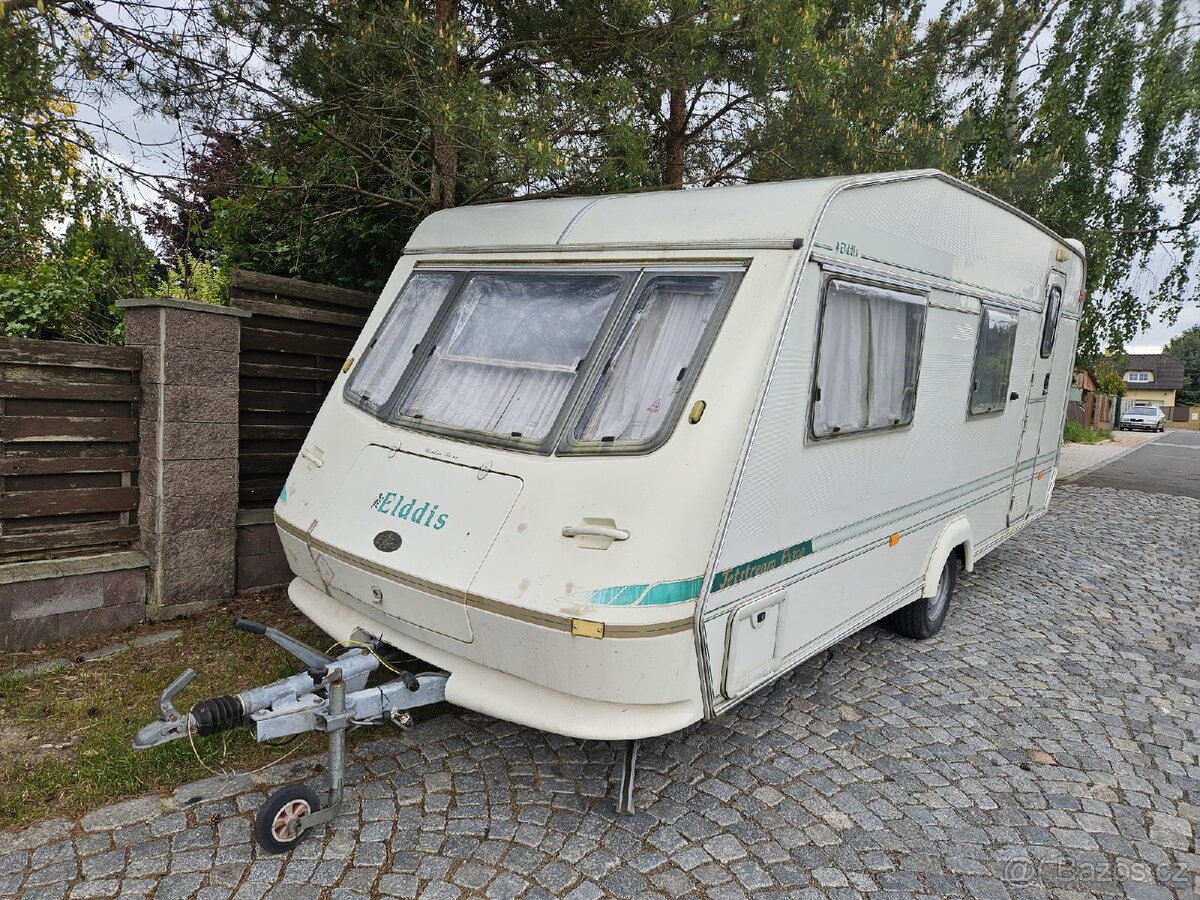 Rustikální anglický karavan Elddis
