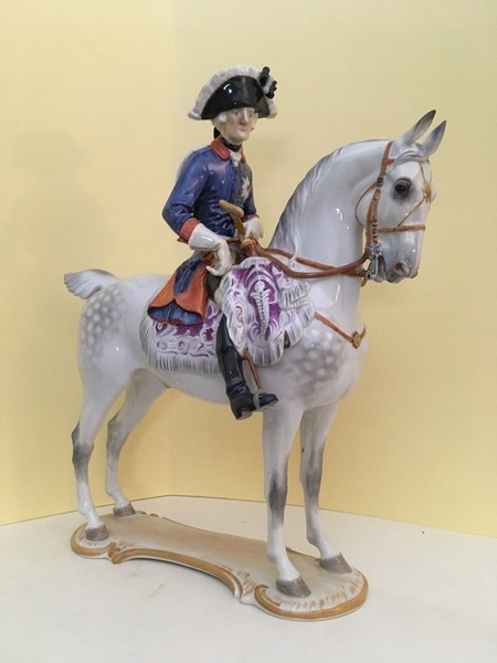 Porcelánová figurka Alte Fritz design profesor Theodor Kärne