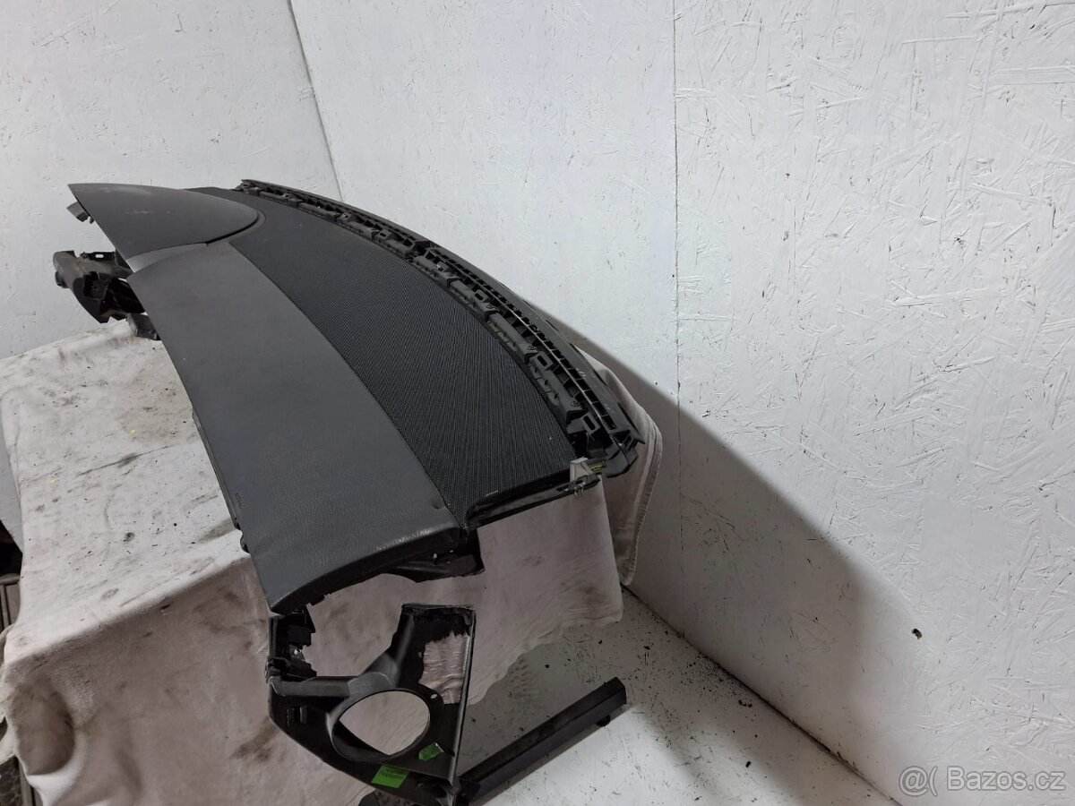 Přední panel interiéru vozu VW Phaeton