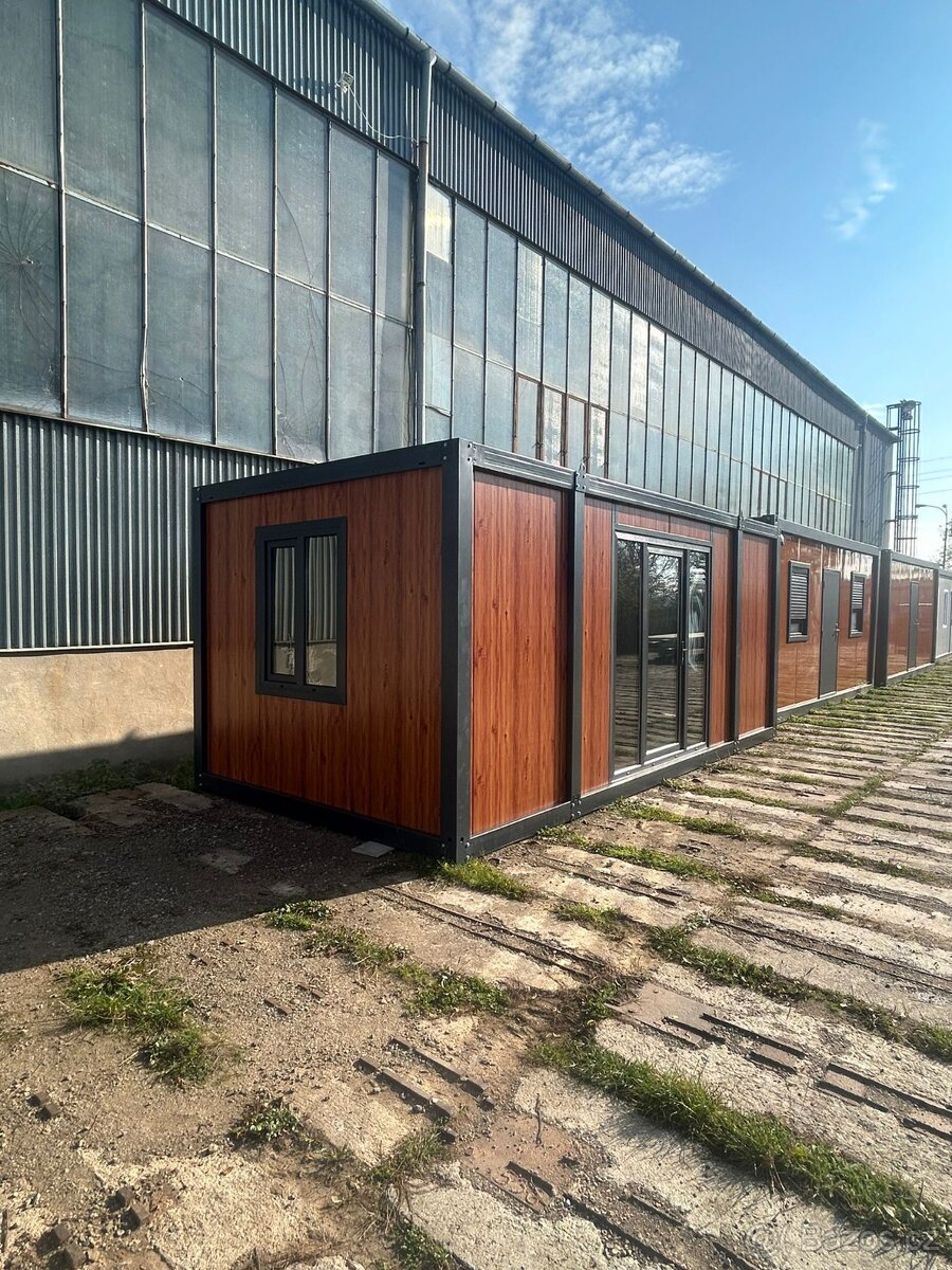 Obytný kontejner o rozměru 3x6m s francouz. dveřmi