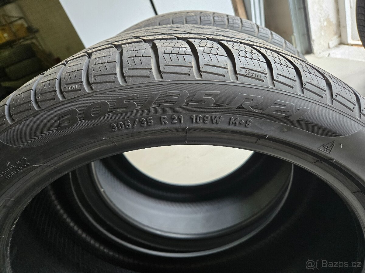 305/35R21