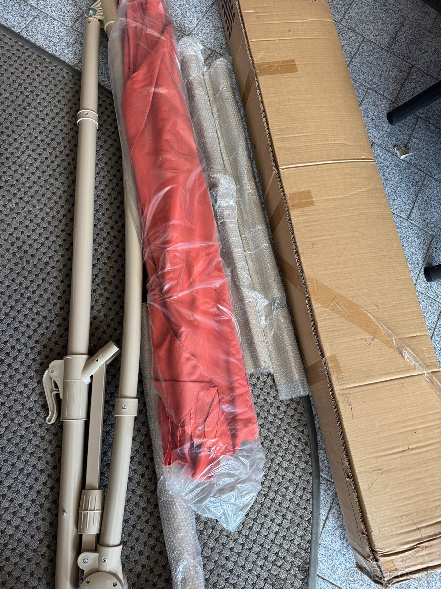 Zahradní slunečník 300x300