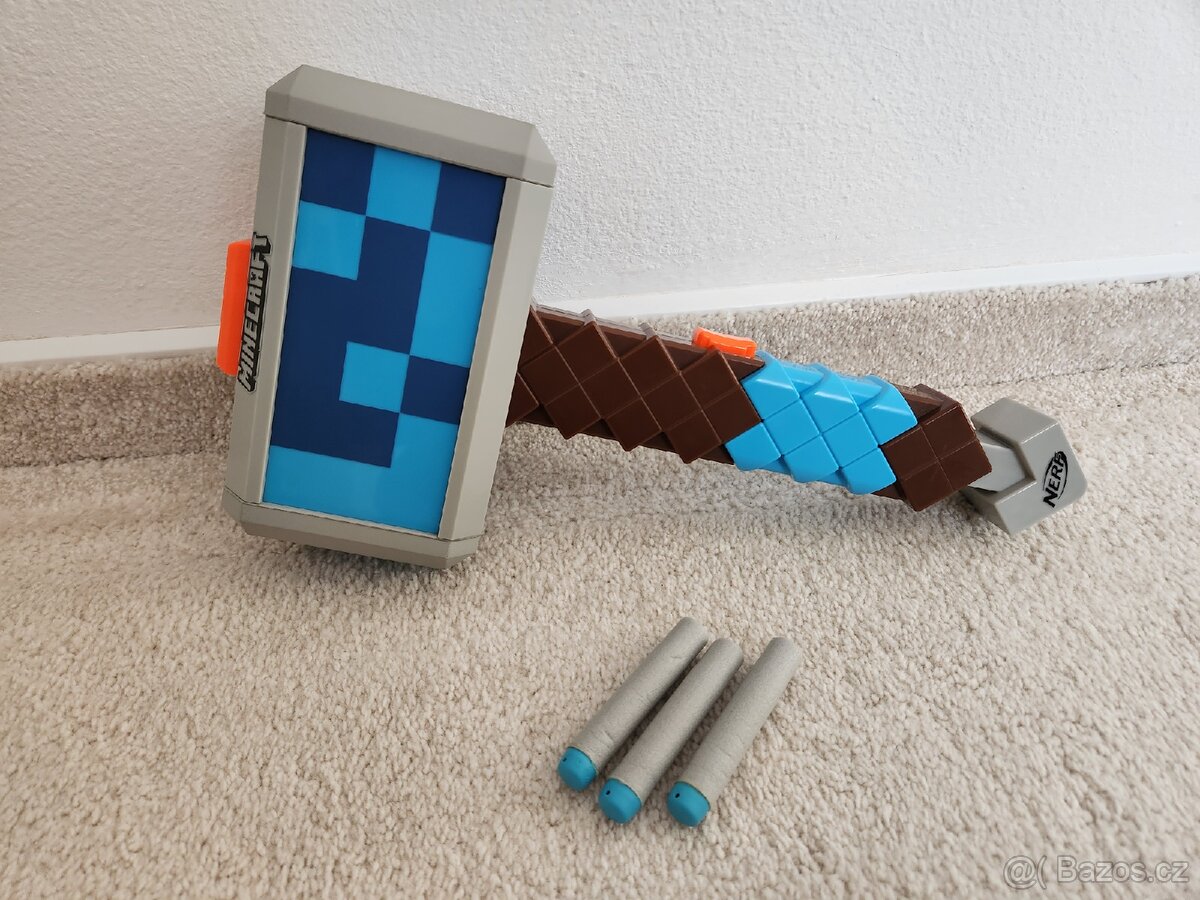 Nerf Minecraft Střílející Kladivo F4416
