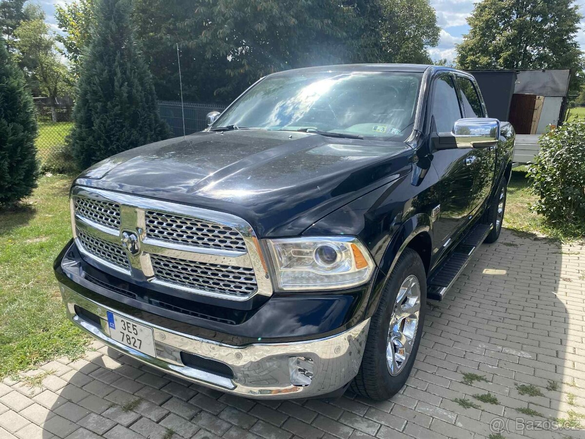 Dodge RAM 1500 5.7 HEMI 2014--4x4--tažné 3.5t